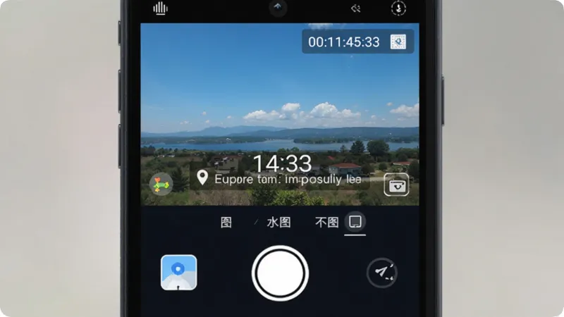 水印相机拍图 手机应用主界面 顶部显示相机预览画面 画面中有时间地点水印叠加 底部有拍照按钮和水印模板选择栏 整体布局简洁清晰 蓝白配色 扁平化风格 画质干净 无多余元素