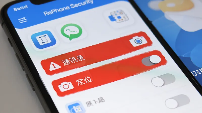 RePhone Security 隐私权限管理界面，画面展示一部手机屏幕，屏幕内列出多个应用图标和对应的权限开关，重点突出'通讯录''定位''相机'等敏感权限被标记为红色警示状态，界面风格清爽，蓝白配色，图标线条简洁，背景干净，无多余装饰元素