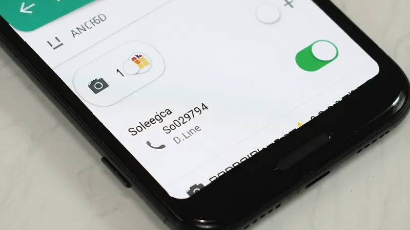 Dolewa Camera 安装权限设置示意图,手机屏幕展示安卓系统的权限管理页面,相机和存储权限开关处于开启状态,界面为安卓原生风格,白色背景搭配绿色开关,布局清晰,细节干净,无多余元素